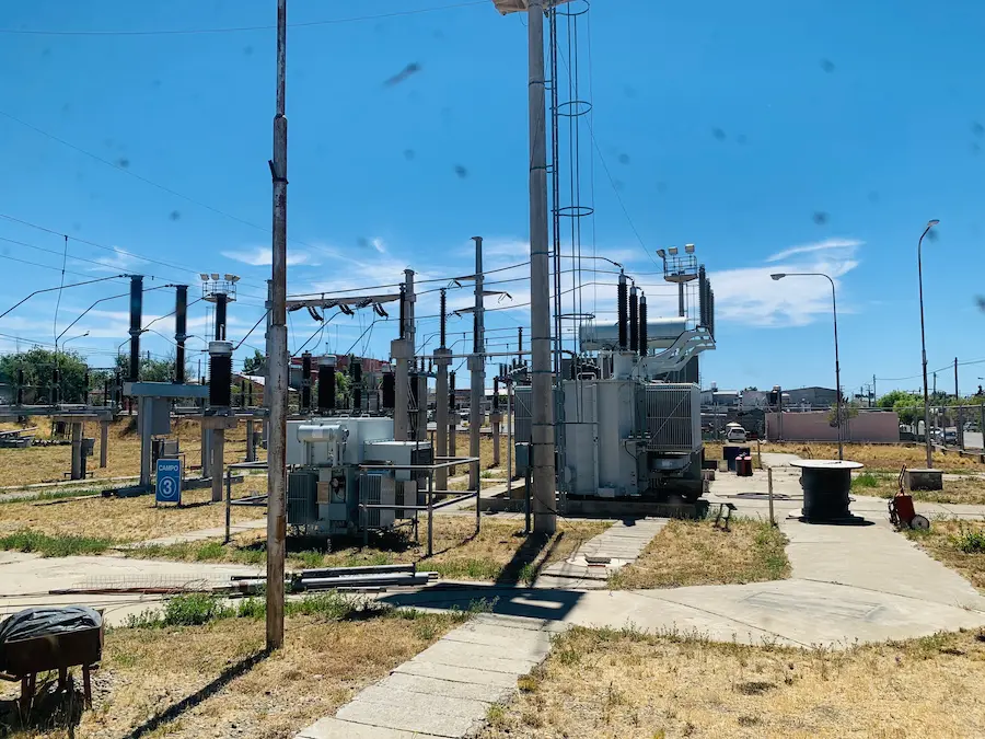 Instalación en campo: Reactor de Neutro y equipos de intemperie en subestación Enexur