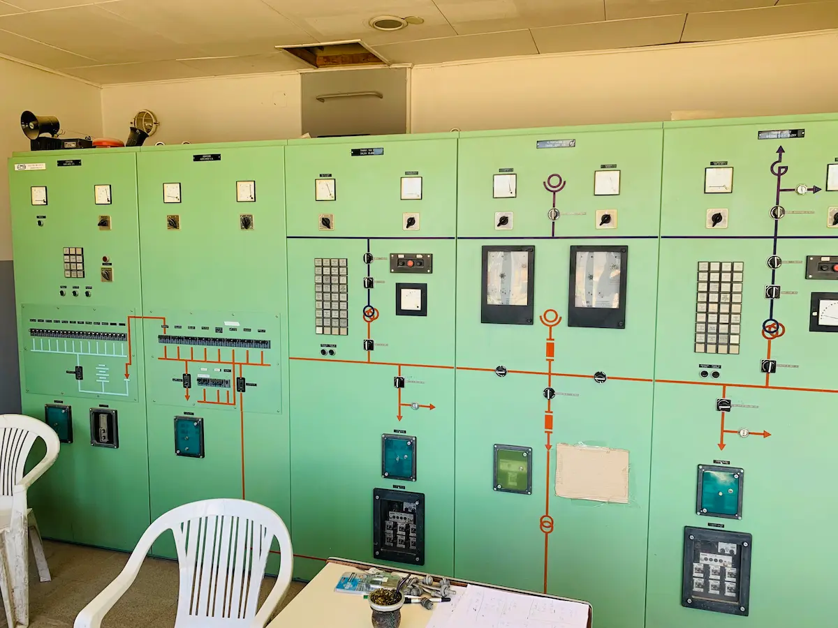 Interior de tablero industrial de protección, medición y comando centralizado